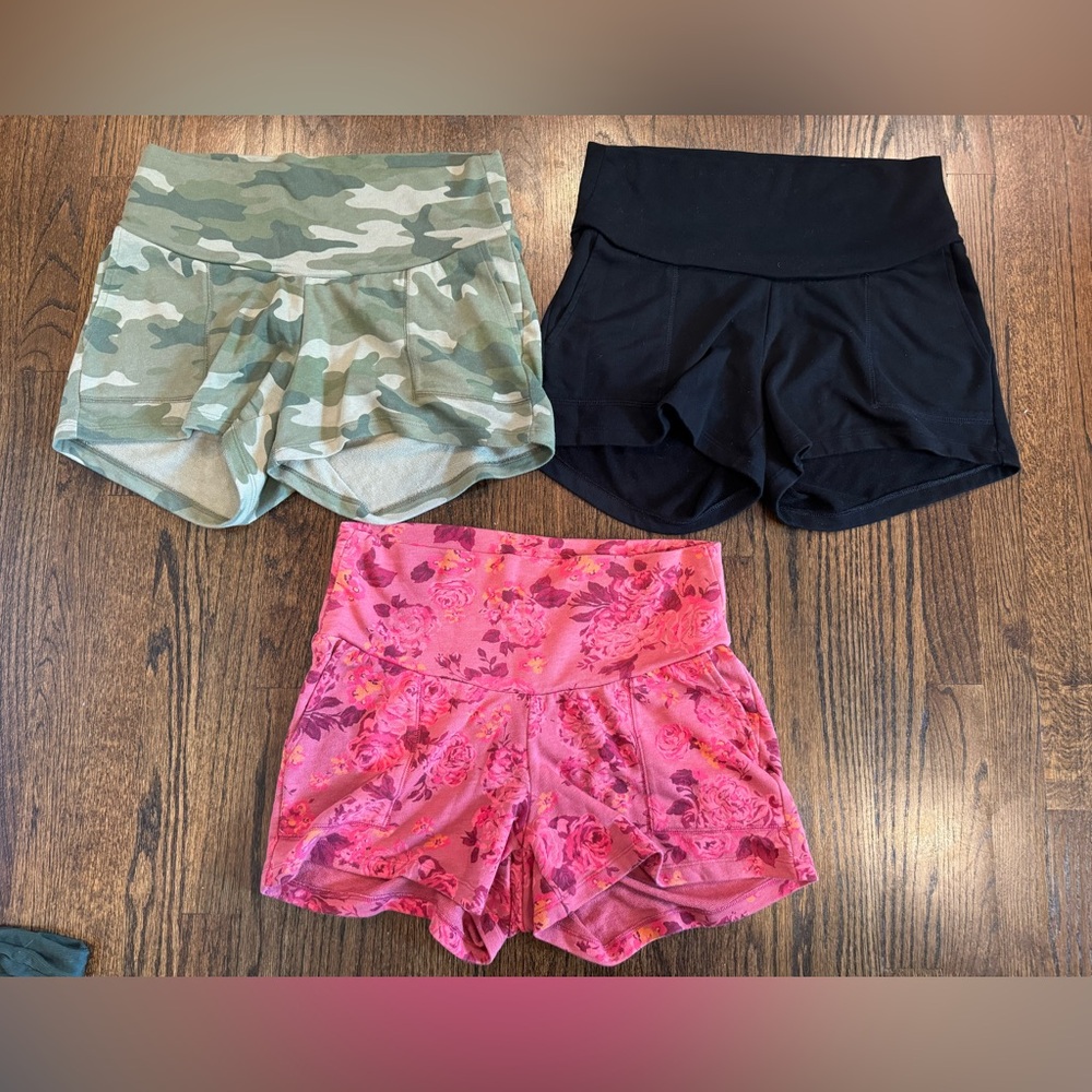 Old Navy Women's Camo, Black, and Pink Floral Performance Shorts